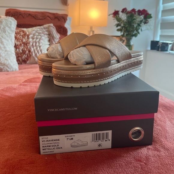 *NWT* ♡ Vince Camuto Slip On Platform Sandal​ - Picture 2 of 9